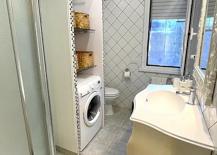 Apartment La Casa Libre Metro A Colli Albani 350 M