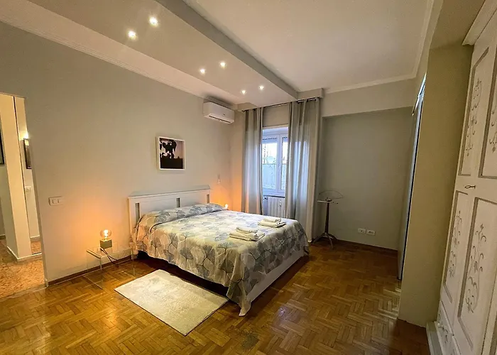 Apartment La Casa Libre Metro A Colli Albani 350 M Rom